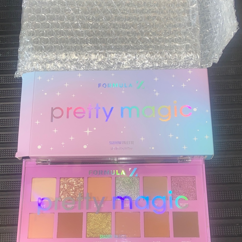 Pretty Magic Eyeshadow Palette —